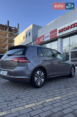 Хетчбек Volkswagen e-Golf 2015 в Чернівцях