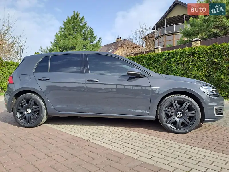 Хэтчбек Volkswagen e-Golf 2020 в 