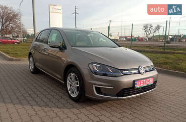 Хетчбек Volkswagen e-Golf 2015 в Радехові