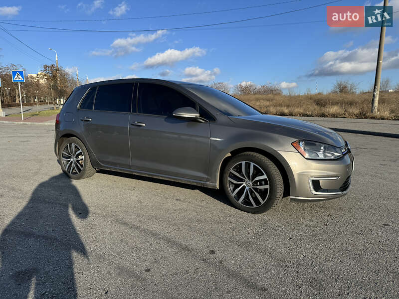 Хетчбек Volkswagen e-Golf 2016 в Запоріжжі