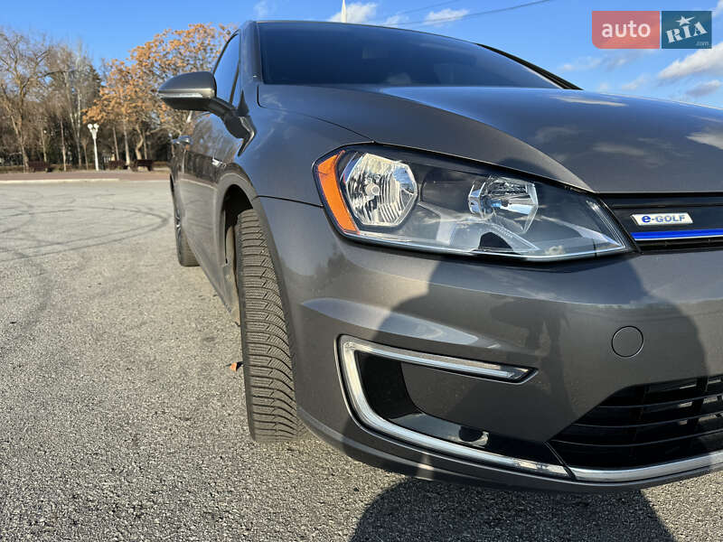 Хетчбек Volkswagen e-Golf 2016 в Запоріжжі