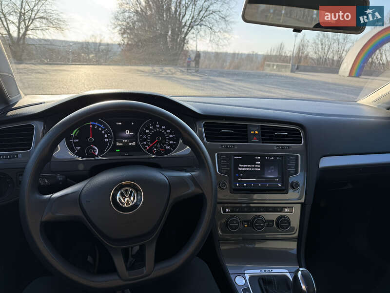 Хетчбек Volkswagen e-Golf 2016 в Запоріжжі