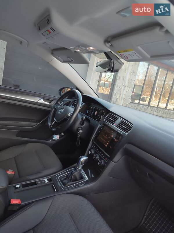 Хэтчбек Volkswagen e-Golf 2018 в Ивано-Франковске