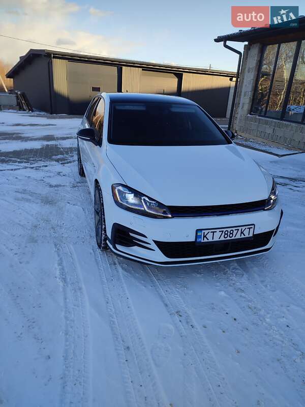 Хэтчбек Volkswagen e-Golf 2018 в Ивано-Франковске