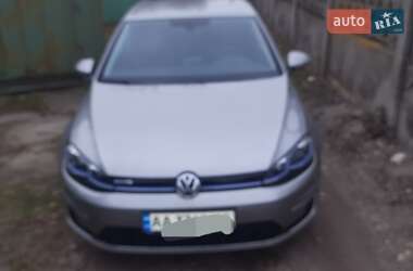 Хетчбек Volkswagen e-Golf 2018 в 