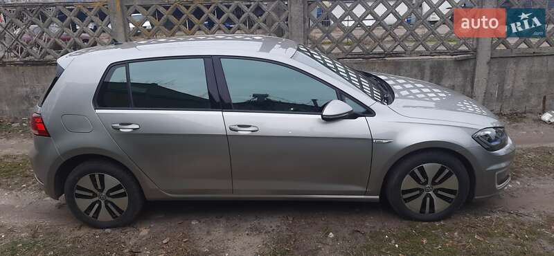 Хетчбек Volkswagen e-Golf 2018 в 