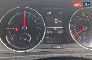 Хэтчбек Volkswagen e-Golf 2016 в 