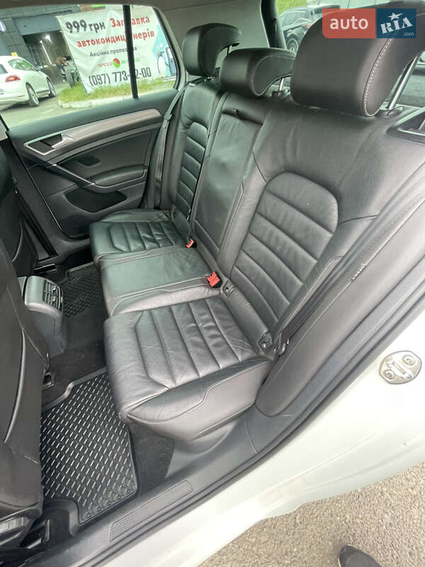 Хетчбек Volkswagen e-Golf 2016 в Києві