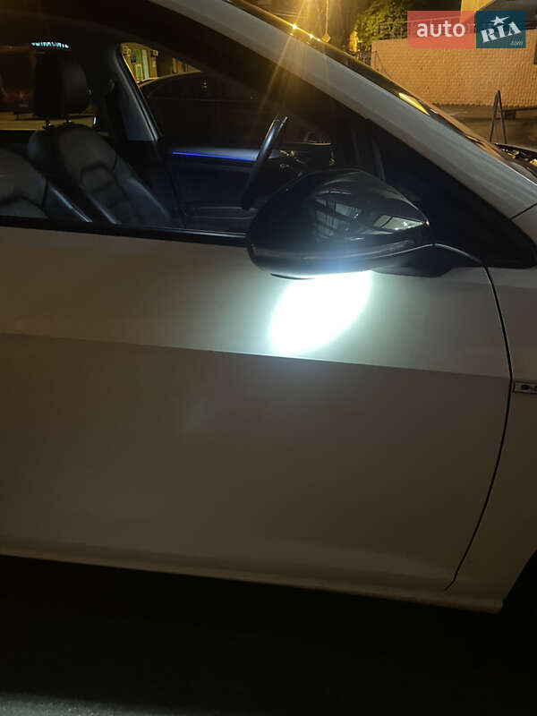 Хетчбек Volkswagen e-Golf 2016 в Києві