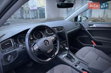 Хэтчбек Volkswagen e-Golf 2019 в 