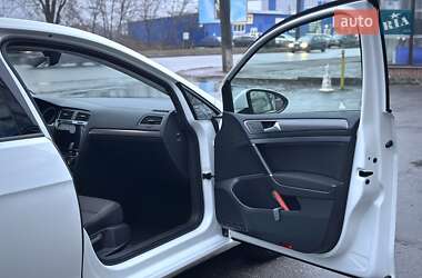 Хэтчбек Volkswagen e-Golf 2019 в 