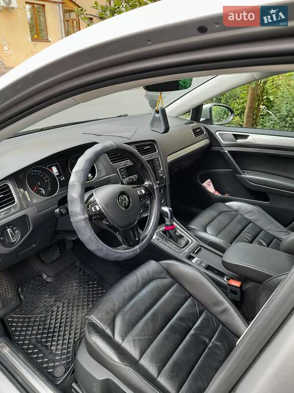 Хетчбек Volkswagen e-Golf 2016 в Івано-Франківську