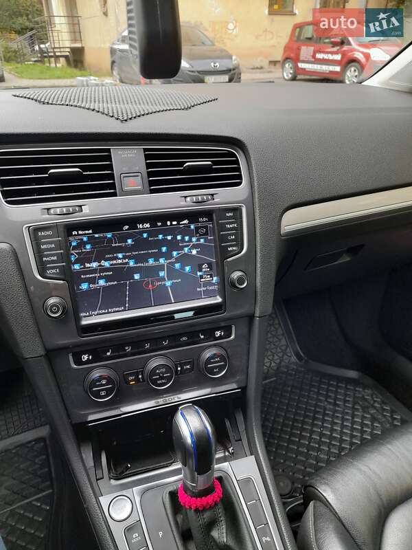 Хетчбек Volkswagen e-Golf 2016 в Івано-Франківську