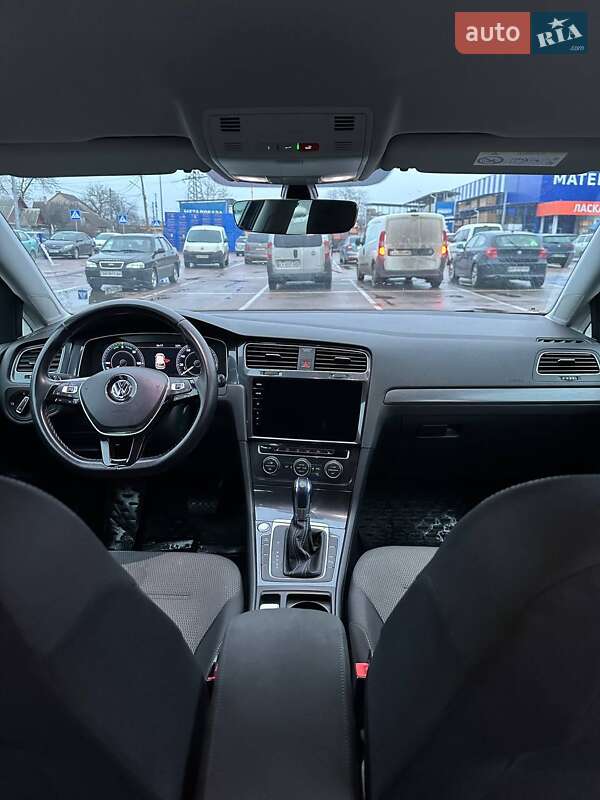 Хетчбек Volkswagen e-Golf 2018 в Житомирі