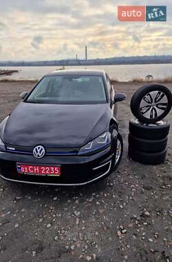 Хетчбек Volkswagen e-Golf 2015 в Дніпрі