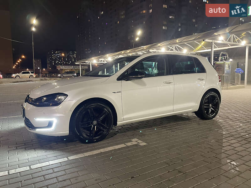 Хетчбек Volkswagen e-Golf 2016 в Києві