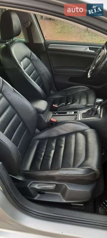 Хэтчбек Volkswagen e-Golf 2015 в Каменец-Подольском