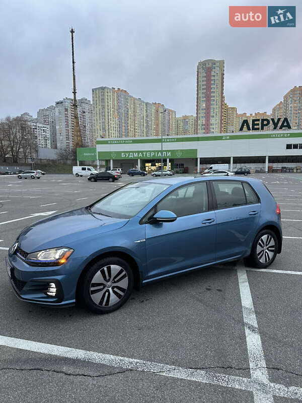 Хэтчбек Volkswagen e-Golf 2016 в Киеве