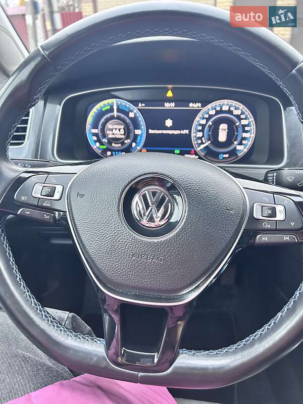 Хетчбек Volkswagen e-Golf 2017 в Києві