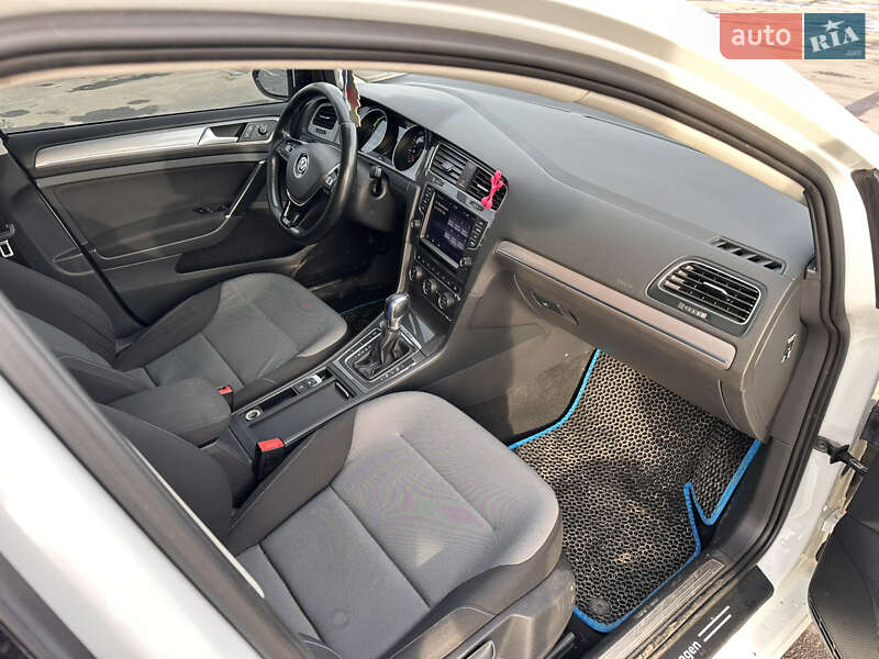 Хетчбек Volkswagen e-Golf 2014 в Яремчі