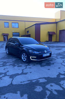 Хэтчбек Volkswagen e-Golf 2015 в 