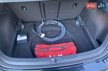Хэтчбек Volkswagen e-Golf 2015 в 