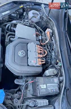 Хэтчбек Volkswagen e-Golf 2015 в 