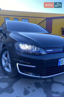 Хэтчбек Volkswagen e-Golf 2015 в 