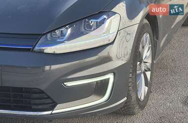 Хэтчбек Volkswagen e-Golf 2015 в 