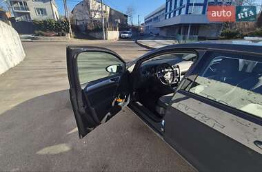 Хэтчбек Volkswagen e-Golf 2015 в 