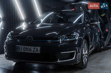 Хэтчбек Volkswagen e-Golf 2020 в 