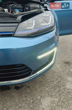 Хетчбек Volkswagen e-Golf 2015 в 