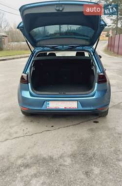 Хетчбек Volkswagen e-Golf 2015 в 