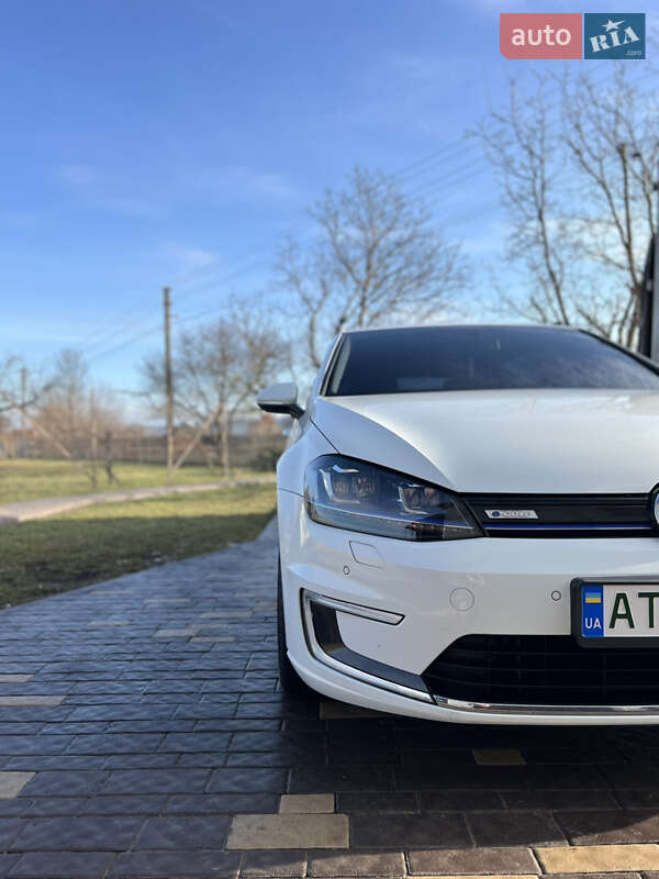 Хэтчбек Volkswagen e-Golf 2015 в Ивано-Франковске