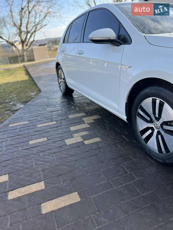 Хэтчбек Volkswagen e-Golf 2015 в Ивано-Франковске