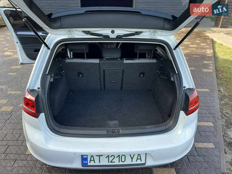 Хэтчбек Volkswagen e-Golf 2015 в Ивано-Франковске