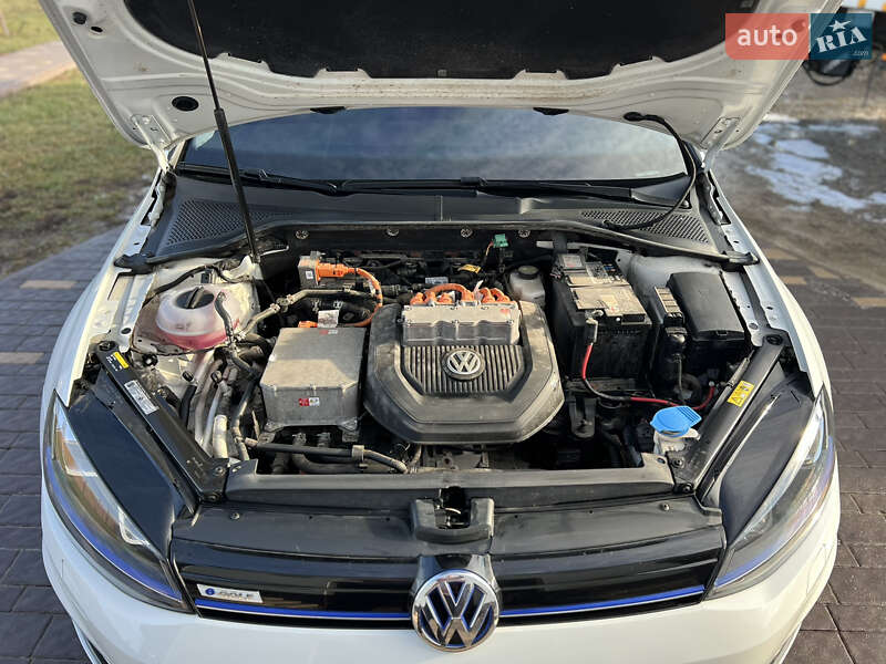 Хэтчбек Volkswagen e-Golf 2015 в Ивано-Франковске
