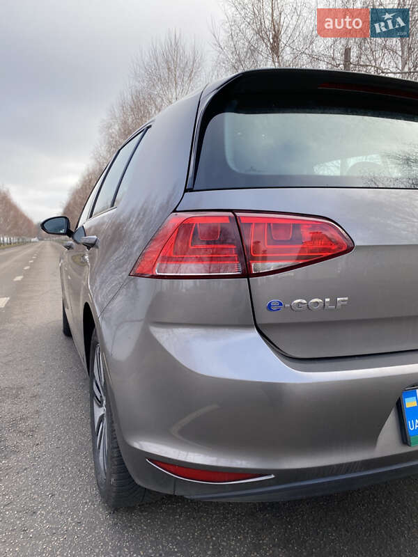Хетчбек Volkswagen e-Golf 2016 в Дніпрі