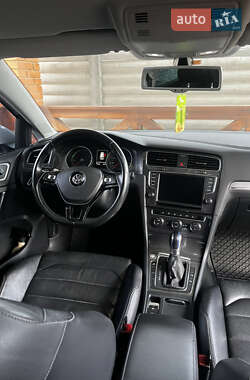 Хэтчбек Volkswagen e-Golf 2015 в 
