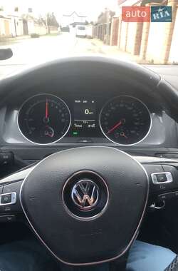 Хэтчбек Volkswagen e-Golf 2015 в Ужгороде