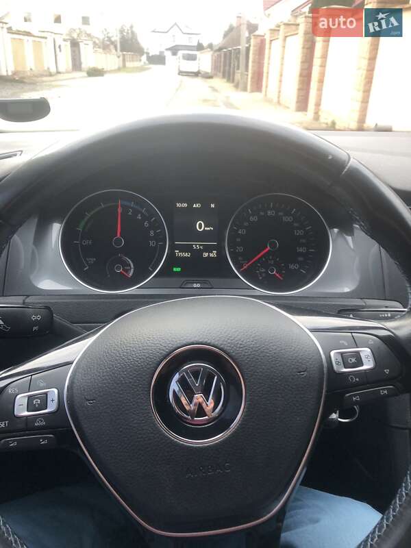 Хетчбек Volkswagen e-Golf 2015 в Ужгороді