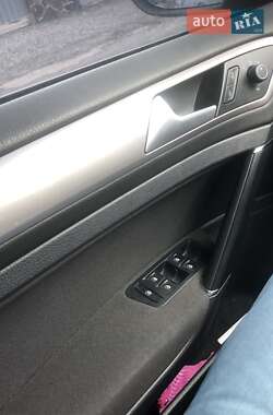 Хэтчбек Volkswagen e-Golf 2015 в Ужгороде