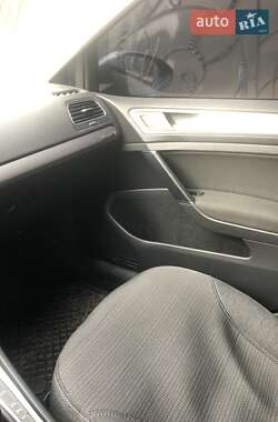 Хэтчбек Volkswagen e-Golf 2015 в 