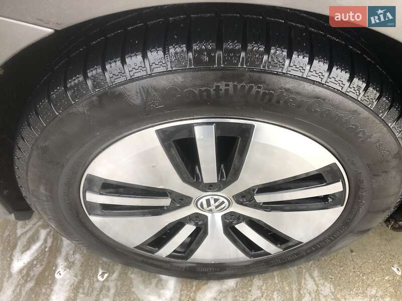 Хетчбек Volkswagen e-Golf 2015 в Ужгороді