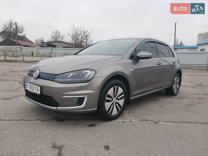 Хетчбек Volkswagen e-Golf 2017 в 