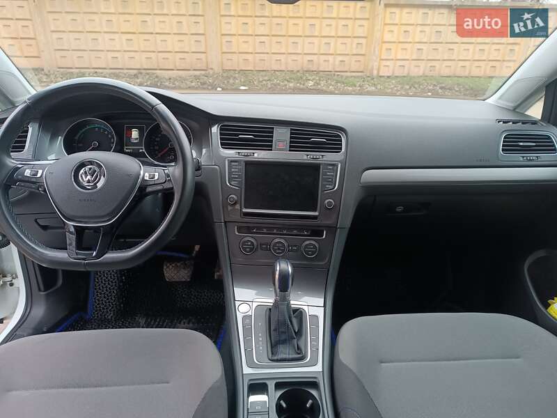 Хэтчбек Volkswagen e-Golf 2015 в Кривом Роге