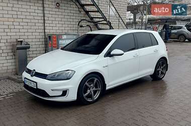Хэтчбек Volkswagen e-Golf 2014 в 