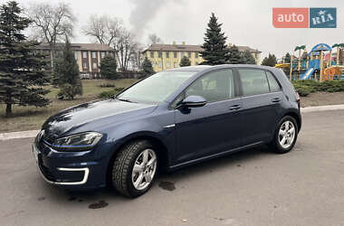 Хетчбек Volkswagen e-Golf 2015 в Дніпрі