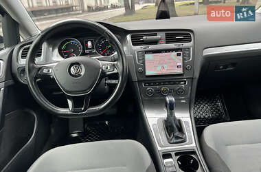 Хетчбек Volkswagen e-Golf 2015 в Дніпрі