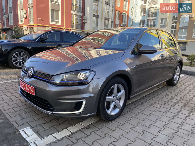 Хетчбек Volkswagen e-Golf 2015 в Чернівцях